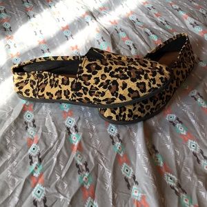 Cheetah Flats Sz 10